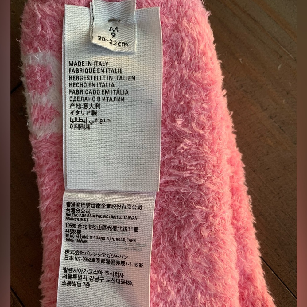 BALENCIAGA fuzzy socks pink white logo NWT - Picture 5 of 5